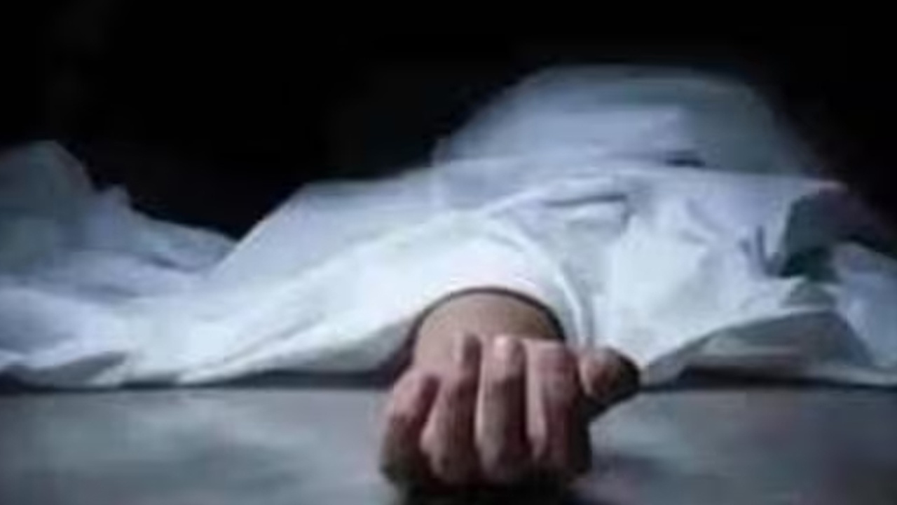 Andhra Pradesh : ఏపీలో దారుణం.. మహిళను ఇంటికి పిలిపించుకొని హత్యచేసి.. పొలంలో పాతిపెట్టి..