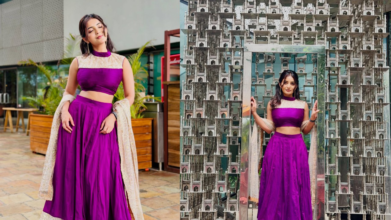 Ananya Nagalla : చార్మినర్స్ మధ్య తన చార్మ్ చూపిస్తూ.. పింక్ లెహంగాలో అనన్య నాగళ్ళ.. ఫొటోలు..
