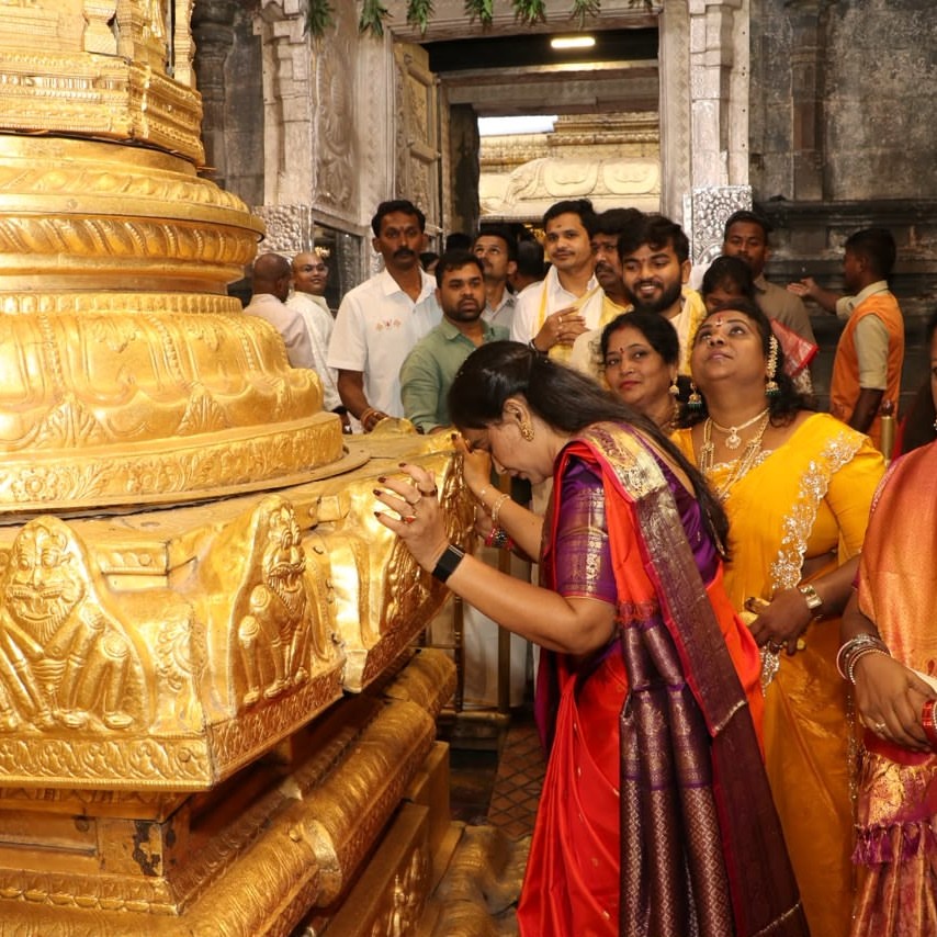 AP Home Minister Vangalapudi Anitha Visits Tirumala Temple with Family