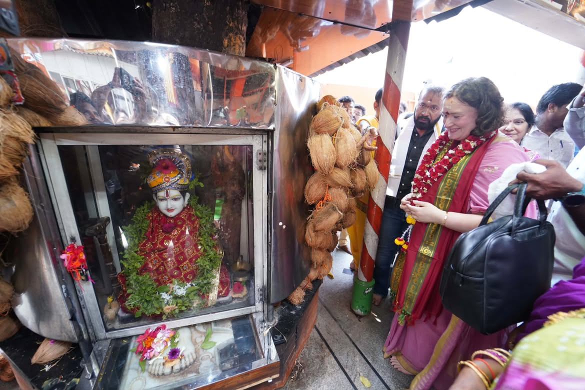 Pawan Kalyan Wife Anna Lezhneva Visits Pithapuram