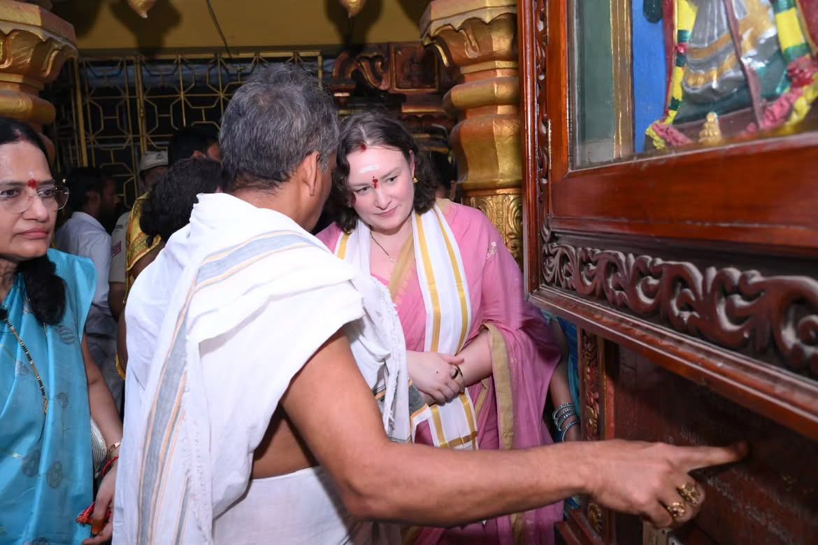 Pawan Kalyan Wife Anna Lezhneva Visits Pithapuram