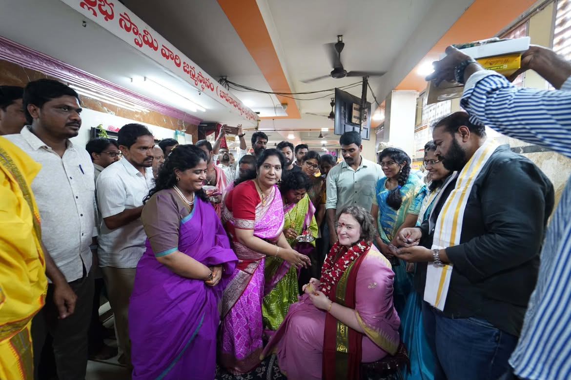 Pawan Kalyan Wife Anna Lezhneva Visits Pithapuram