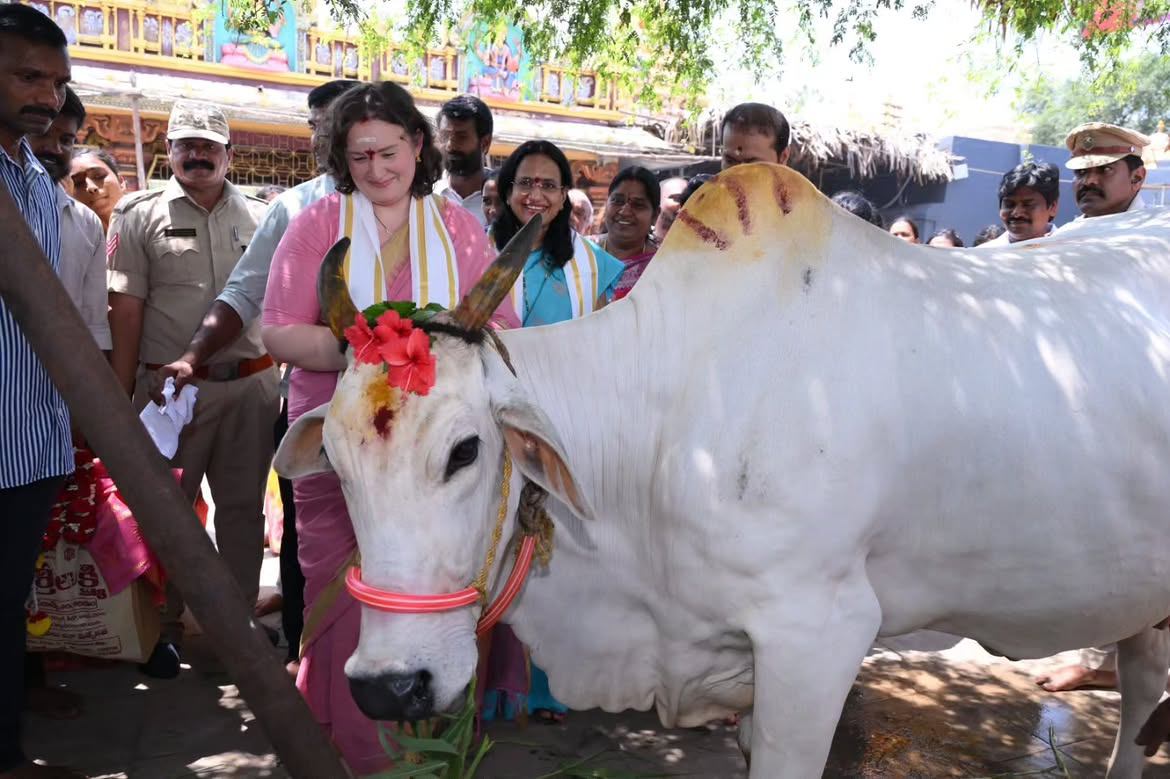 Pawan Kalyan Wife Anna Lezhneva Visits Pithapuram