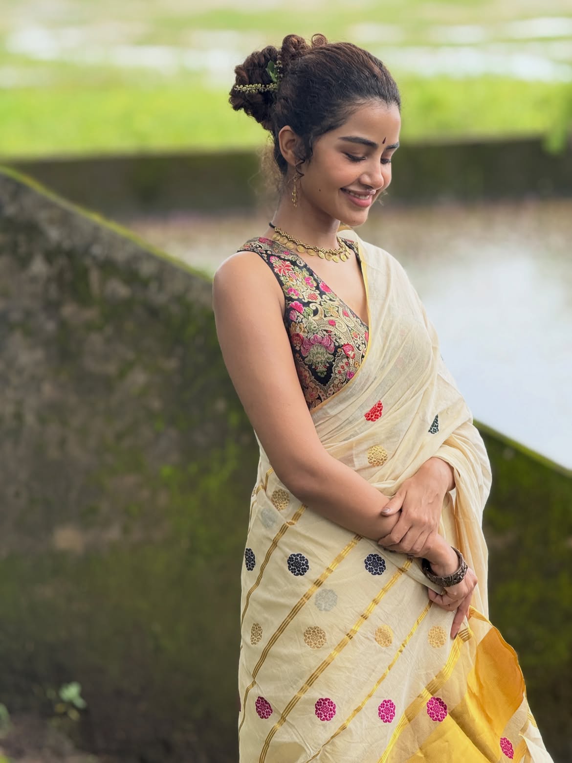 Anupama Parameswaran Onam Celebrations with Family