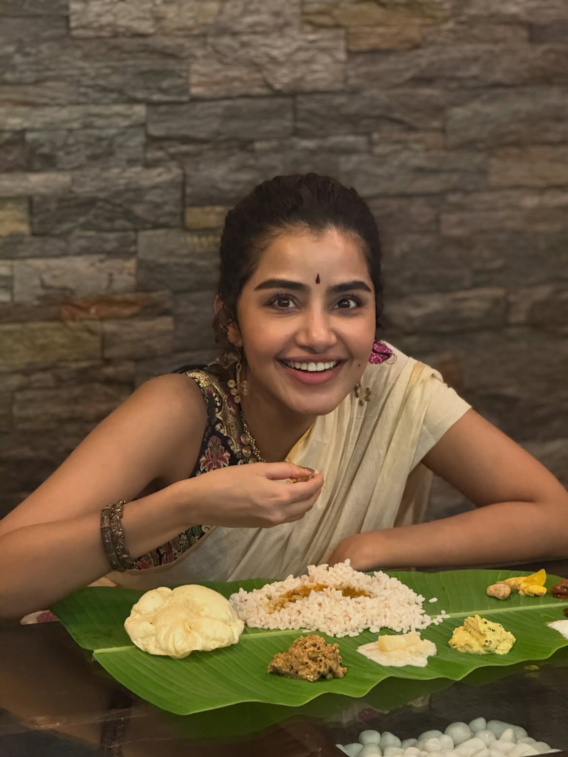 Anupama Parameswaran Onam Celebrations with Family