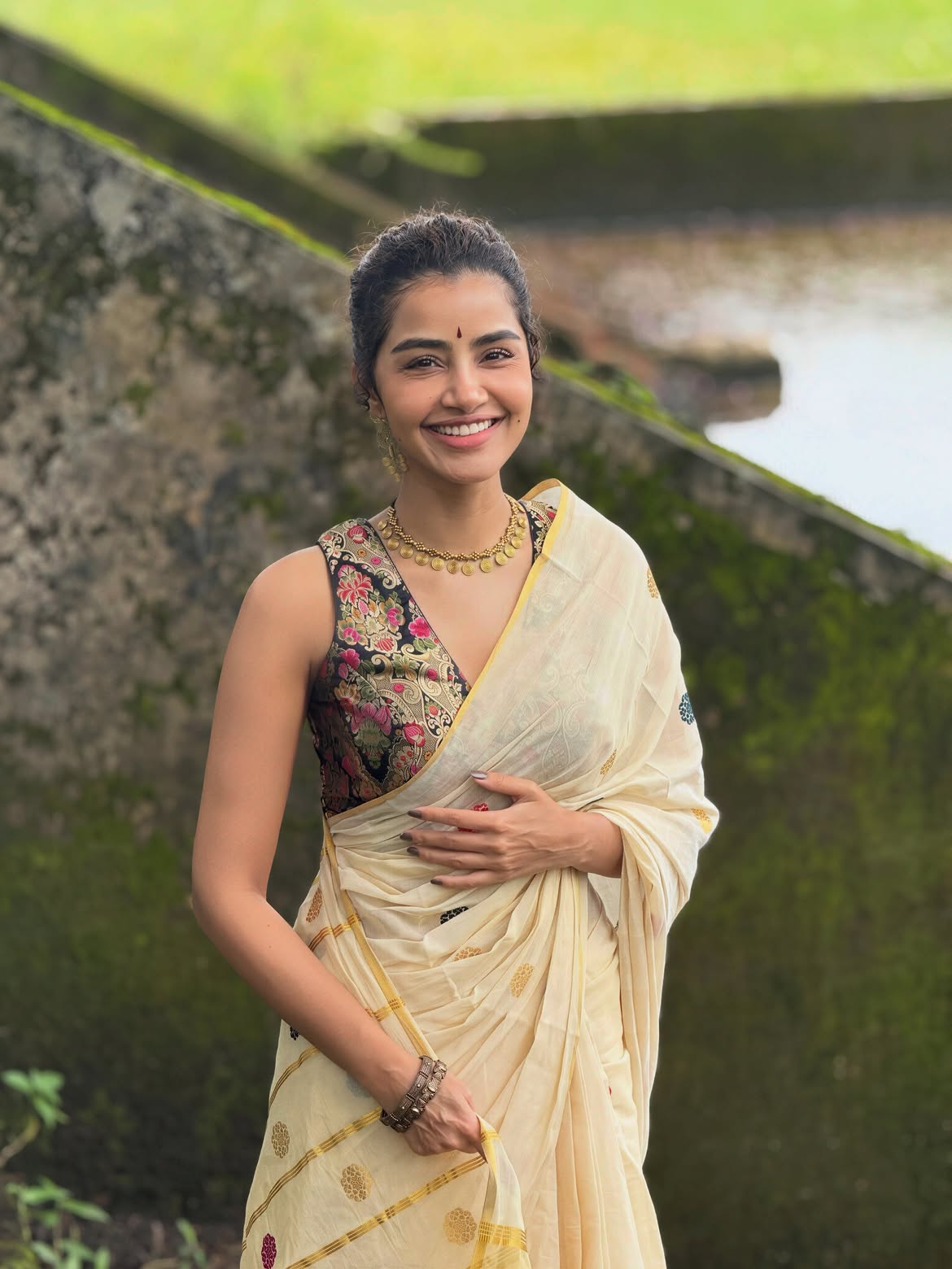 Anupama Parameswaran Onam Celebrations with Family