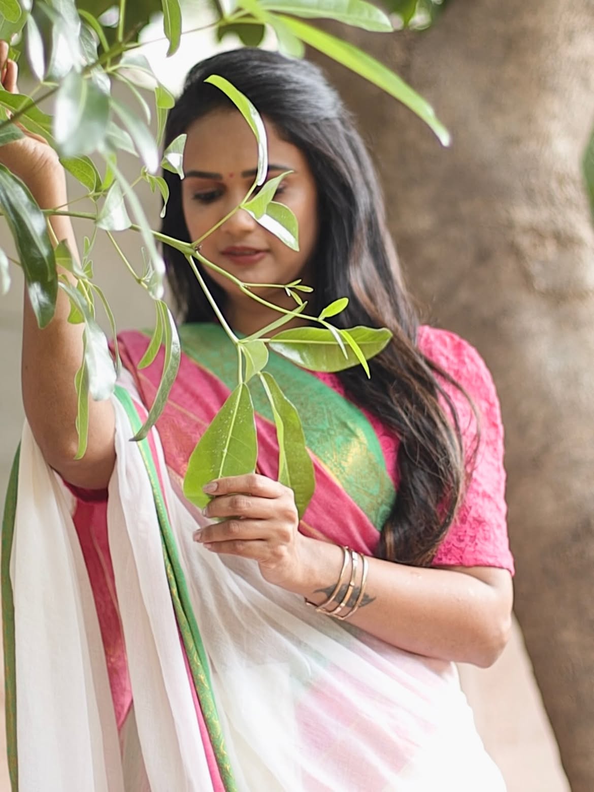 Ariyana Glory Traditional Looks