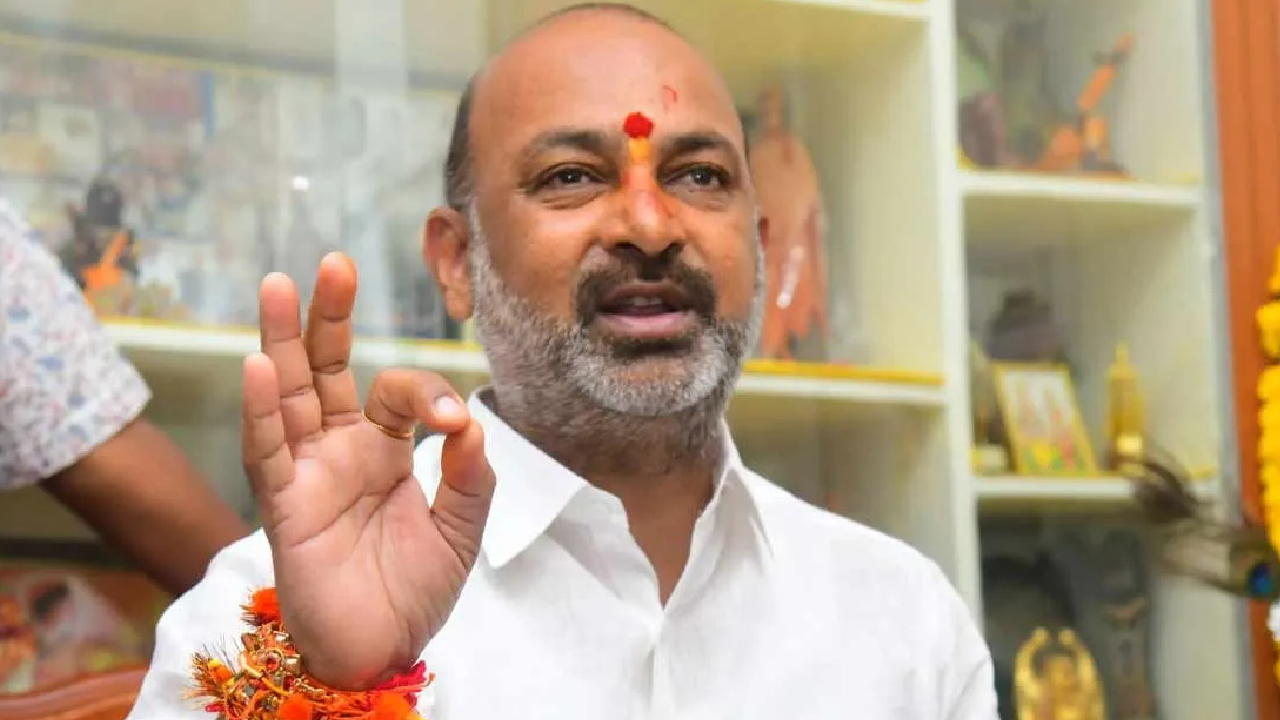 Bandi Sanjay: ఫీజు రీయంబర్స్‌మెంట్ బకాయిలపై బండి సంజయ్ ఫైర్.. కాంగ్రెస్ ప్రభుత్వానికి డెడ్ లైన్