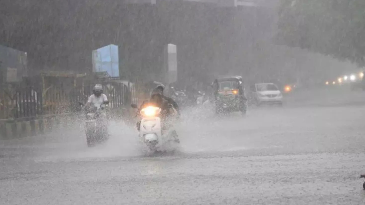 Monsoon Alert: బంగాళాఖాతంలో అల్పపీడనం.. పలు రాష్ట్రాలకు ఆరెంజ్ అలర్ట్.. దంచికొట్టనున్న భారీ వర్షాలు