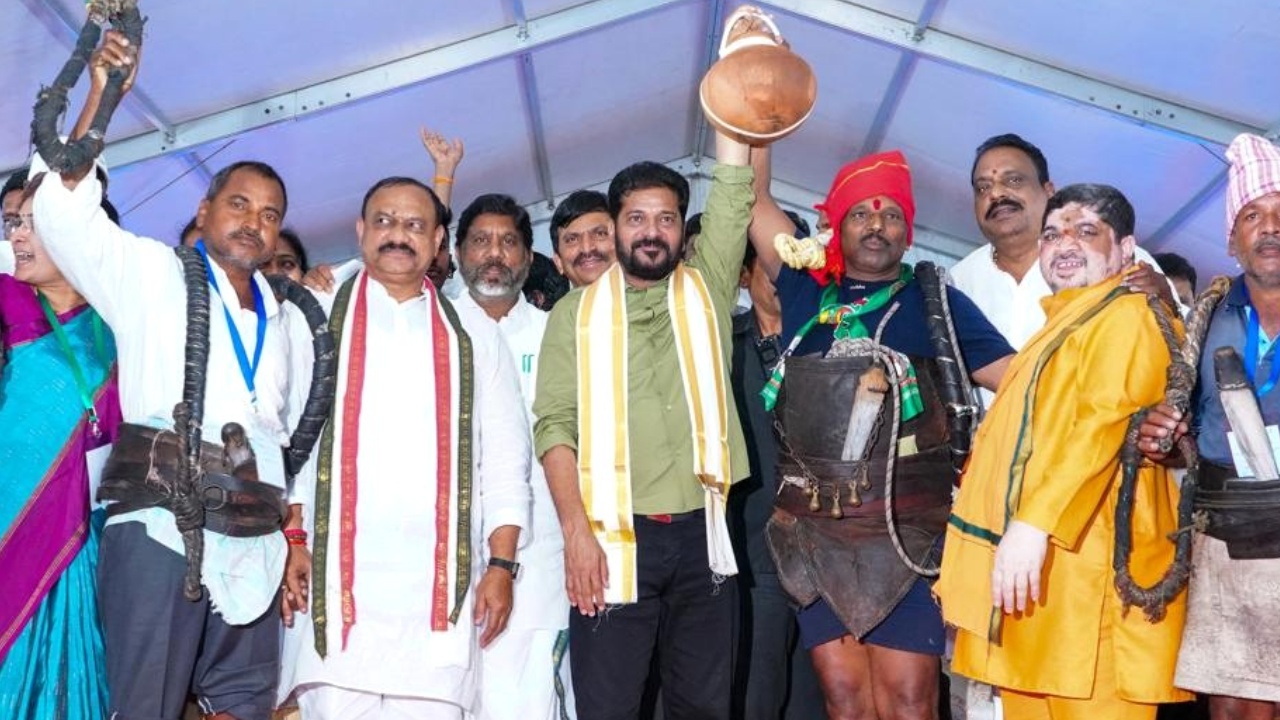 Telangana Govt : తెలంగాణ సర్కార్ కీలక నిర్ణయం.. గీత, చేనేత కార్మికులకు శుభవార్త.. వారికి నెలనెలా డబ్బులు..