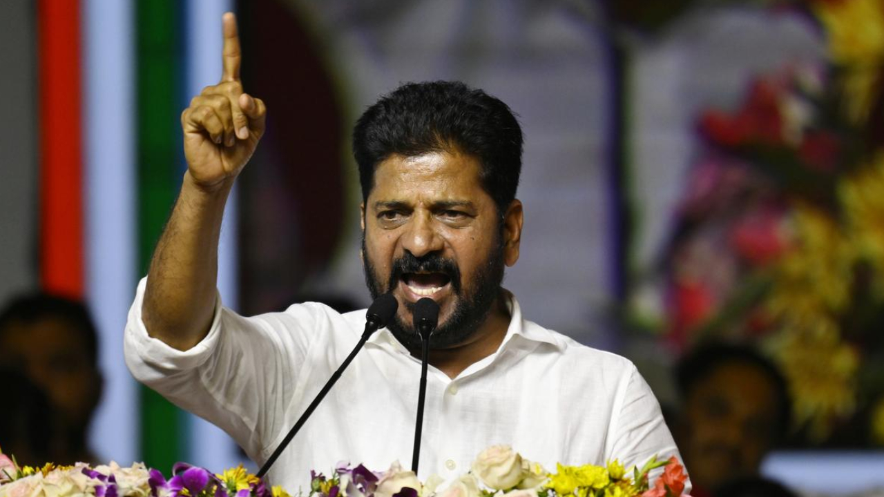 Cm Revanth Reddy: అన్ని ప్రాంతాల సమగ్ర అభివృద్ధే ధ్యేయం.. ములుగులో సీఎం రేవంత్