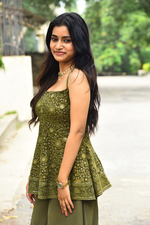 Tanmai Kushi Simple Looks in Green Dress