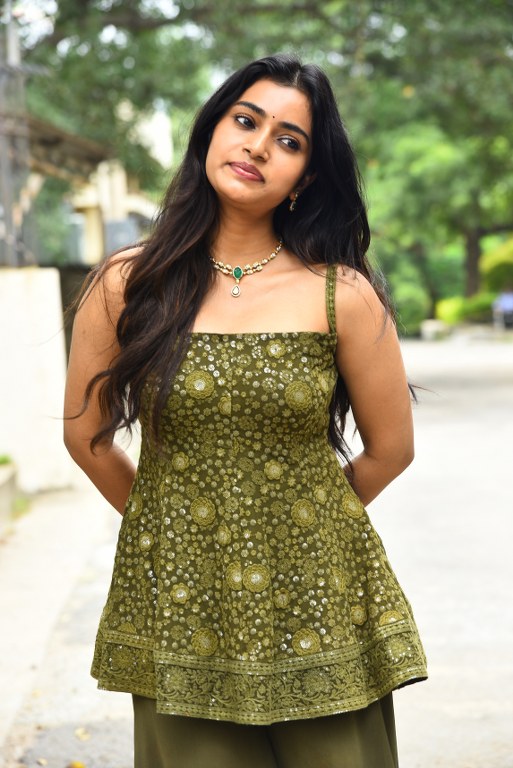 Tanmai Kushi Simple Looks in Green Dress