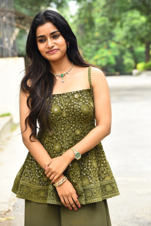 Tanmai Kushi Simple Looks in Green Dress