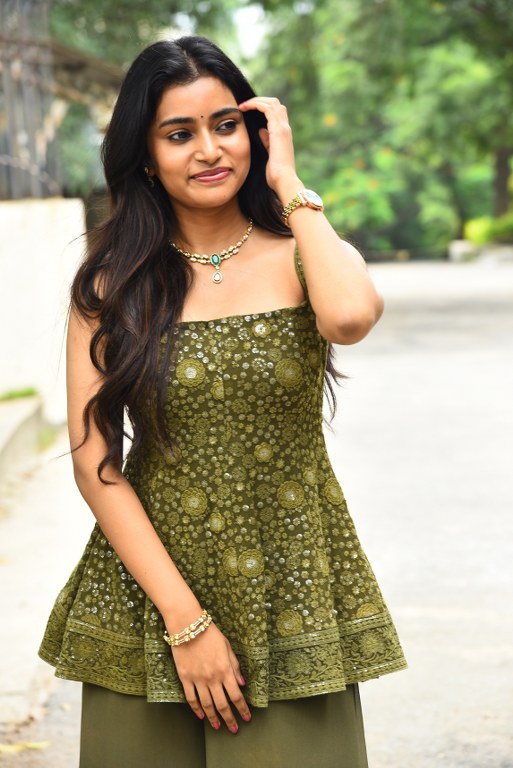 Tanmai Kushi Simple Looks in Green Dress