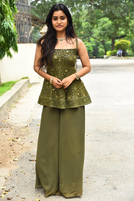 Tanmai Kushi Simple Looks in Green Dress