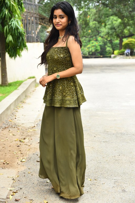 Tanmai Kushi Simple Looks in Green Dress