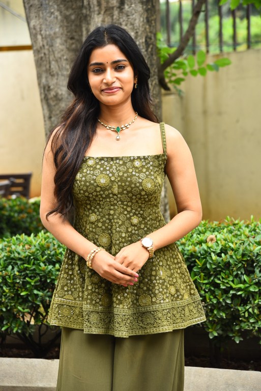 Tanmai Kushi Simple Looks in Green Dress