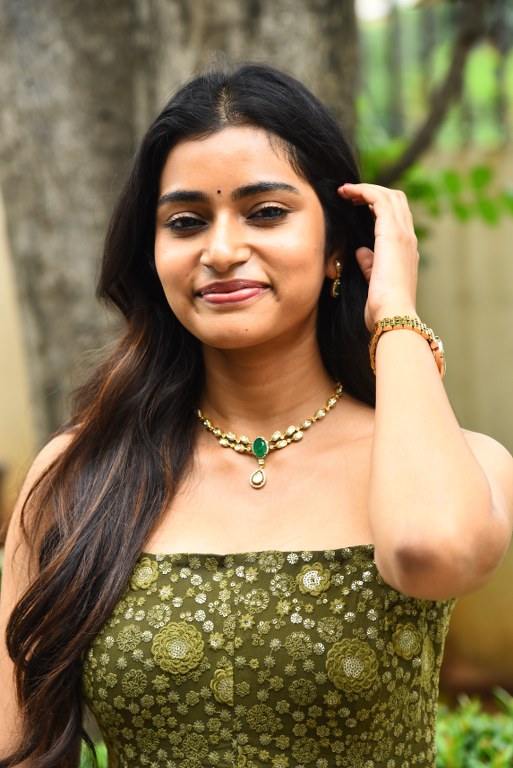 Tanmai Kushi Simple Looks in Green Dress
