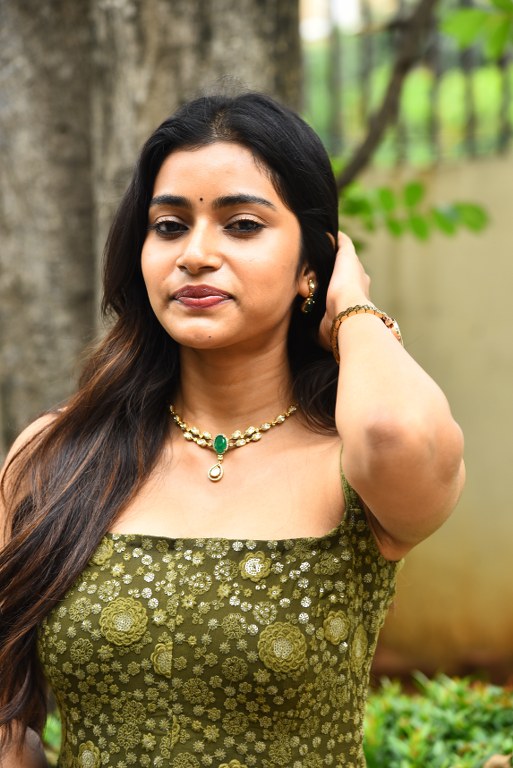 Tanmai Kushi Simple Looks in Green Dress