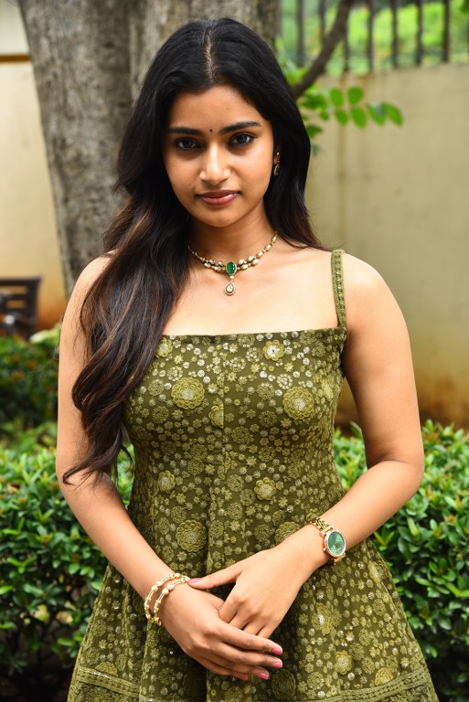 Tanmai Kushi Simple Looks in Green Dress