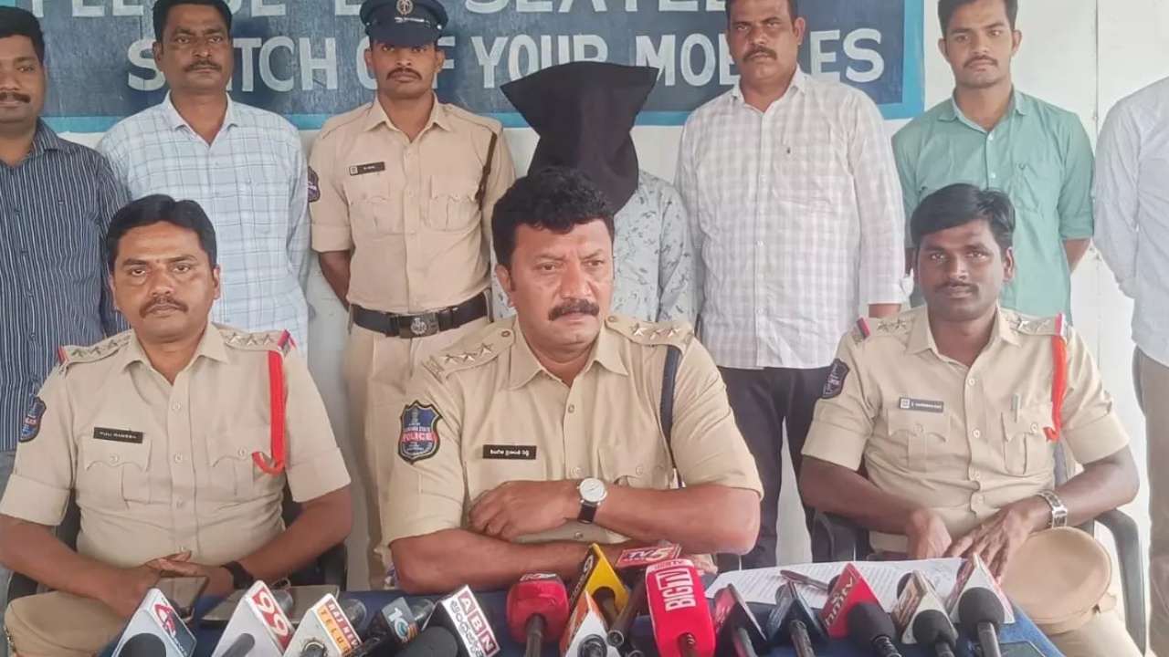 Elkathurthi Woman Killed Case : కారు డిక్కీలో మహిళ మృతదేహం.. వీడిన మిస్టరీ.. కూతురిపై కోపంతో తండ్రే ప్లాన్..!