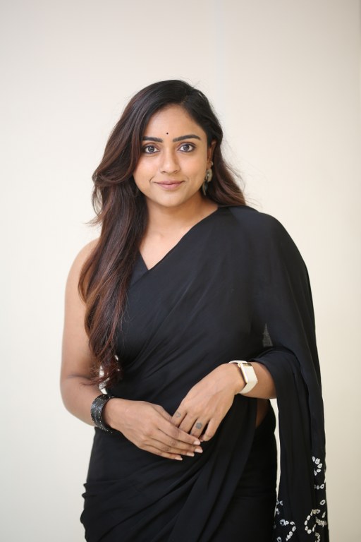 Vithika Sheru Stunning Looks in Black Saree