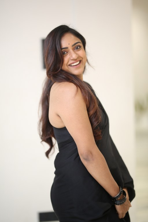 Vithika Sheru Stunning Looks in Black Saree