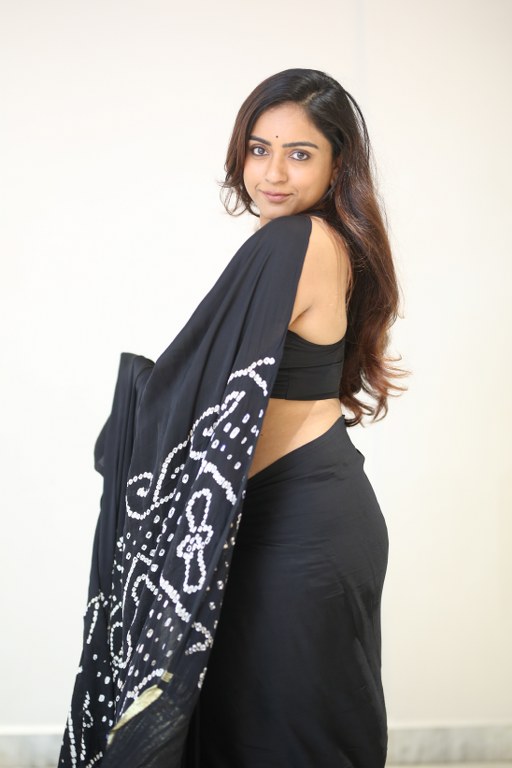 Vithika Sheru Stunning Looks in Black Saree