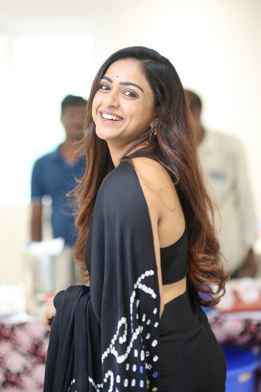 Vithika Sheru Stunning Looks in Black Saree
