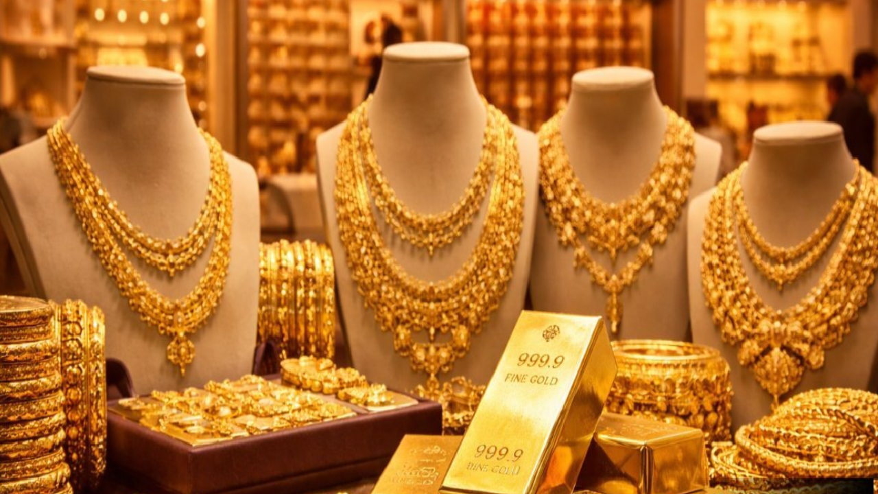 Gold Silver Price Today: బంగారం ప్రియులకు గుడ్ న్యూస్.. తగ్గిన గోల్డ్ రేట్స్.. హైదరాబాద్ లో తులం ఎంతంటే?