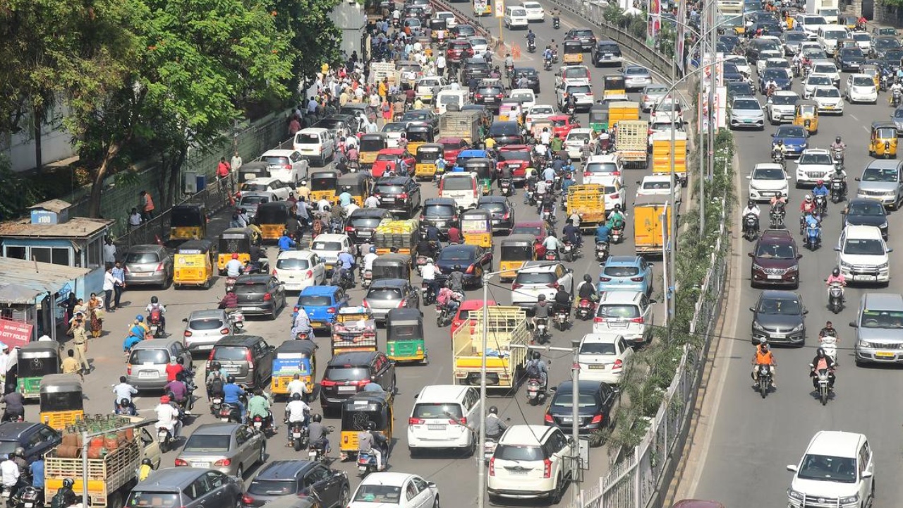 Hyderabad Traffic Problem : హైదరాబాద్‌లోని ఐటీ ఉద్యోగులకు శుభవార్త.. ఈ ఐదు సూత్రాలతో ఐటీ కారిడార్‌లో ట్రాఫిక్ సమస్యకు చెక్..