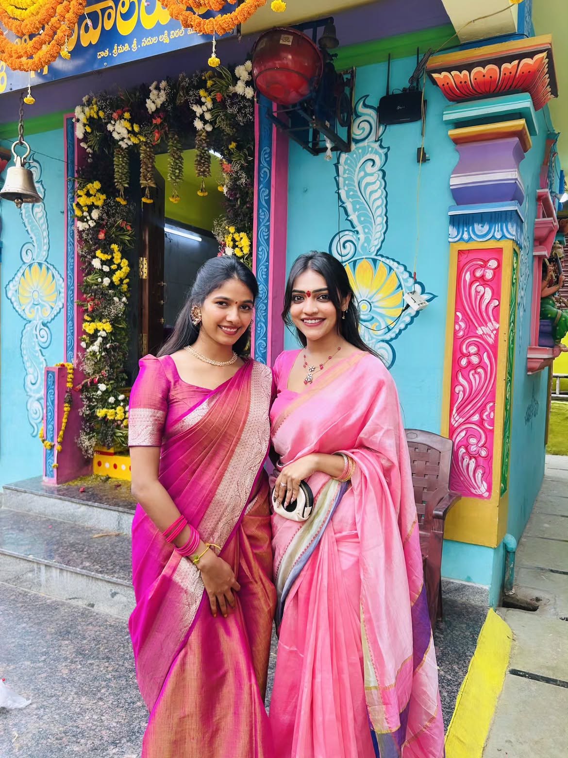 Ishwarya Vullingala Shares Bonalu Special Photos with Family