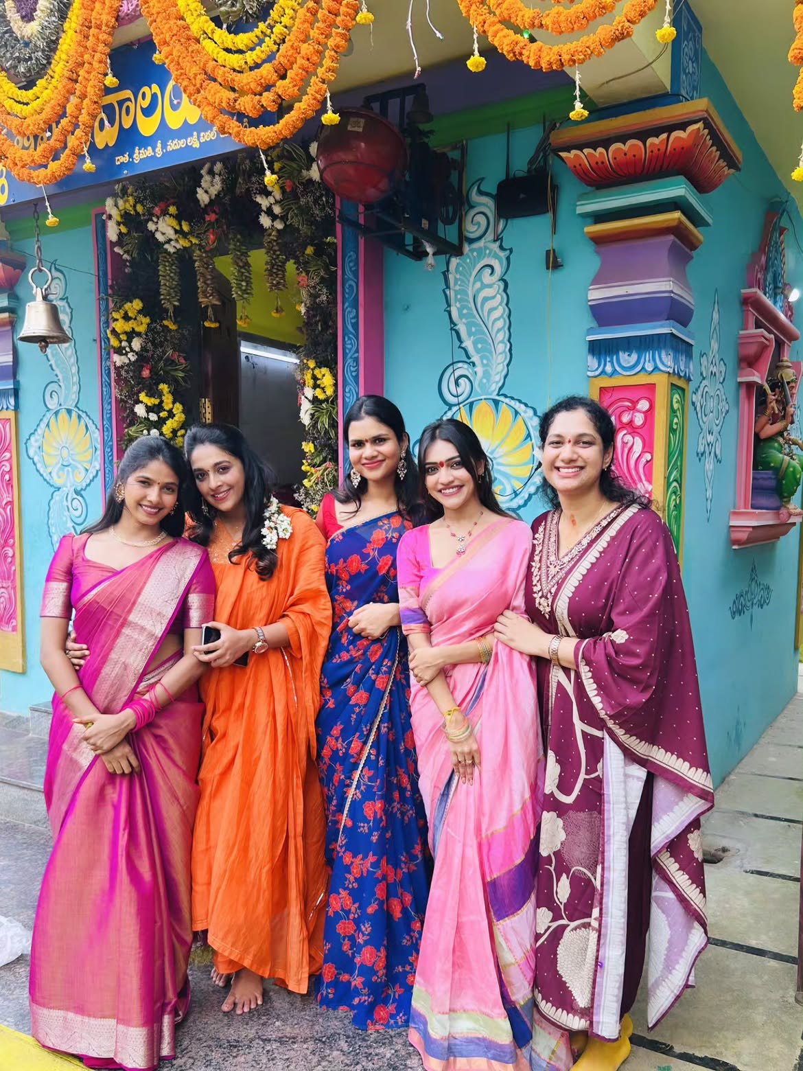 Ishwarya Vullingala Shares Bonalu Special Photos with Family
