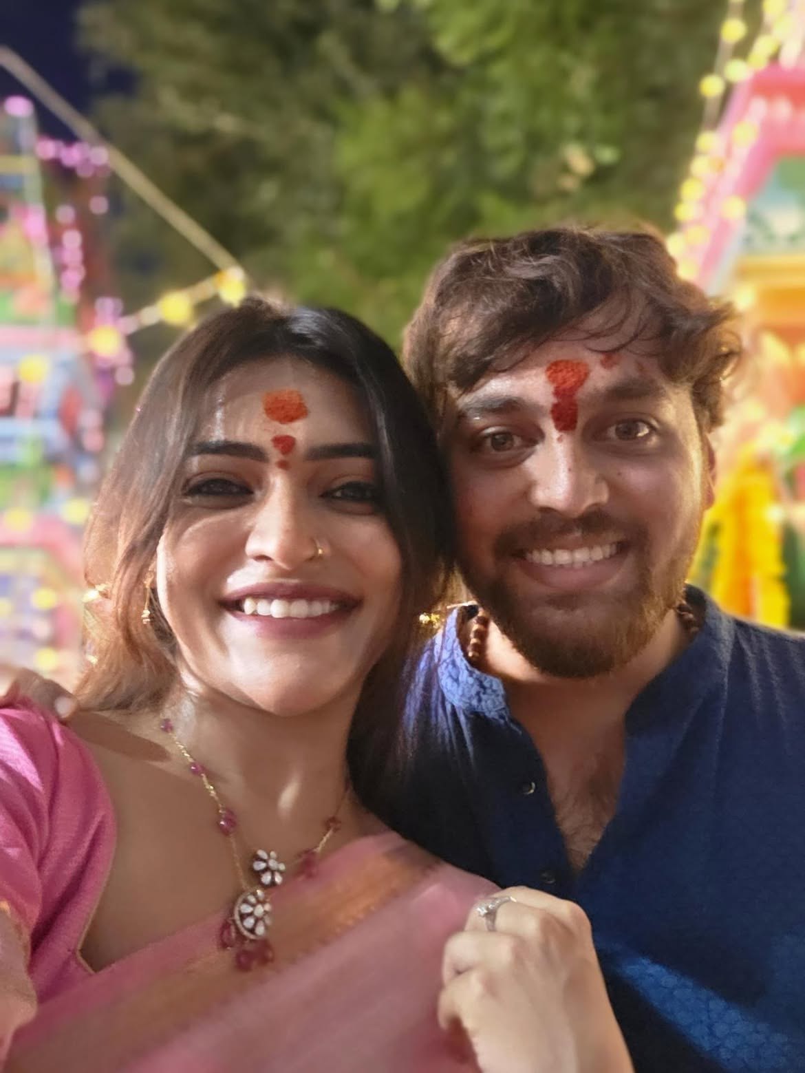 Ishwarya Vullingala Shares Bonalu Special Photos with Family