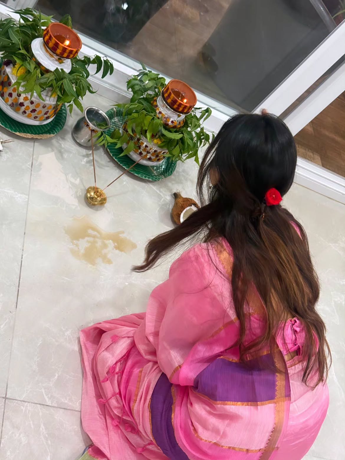 Ishwarya Vullingala Shares Bonalu Special Photos with Family