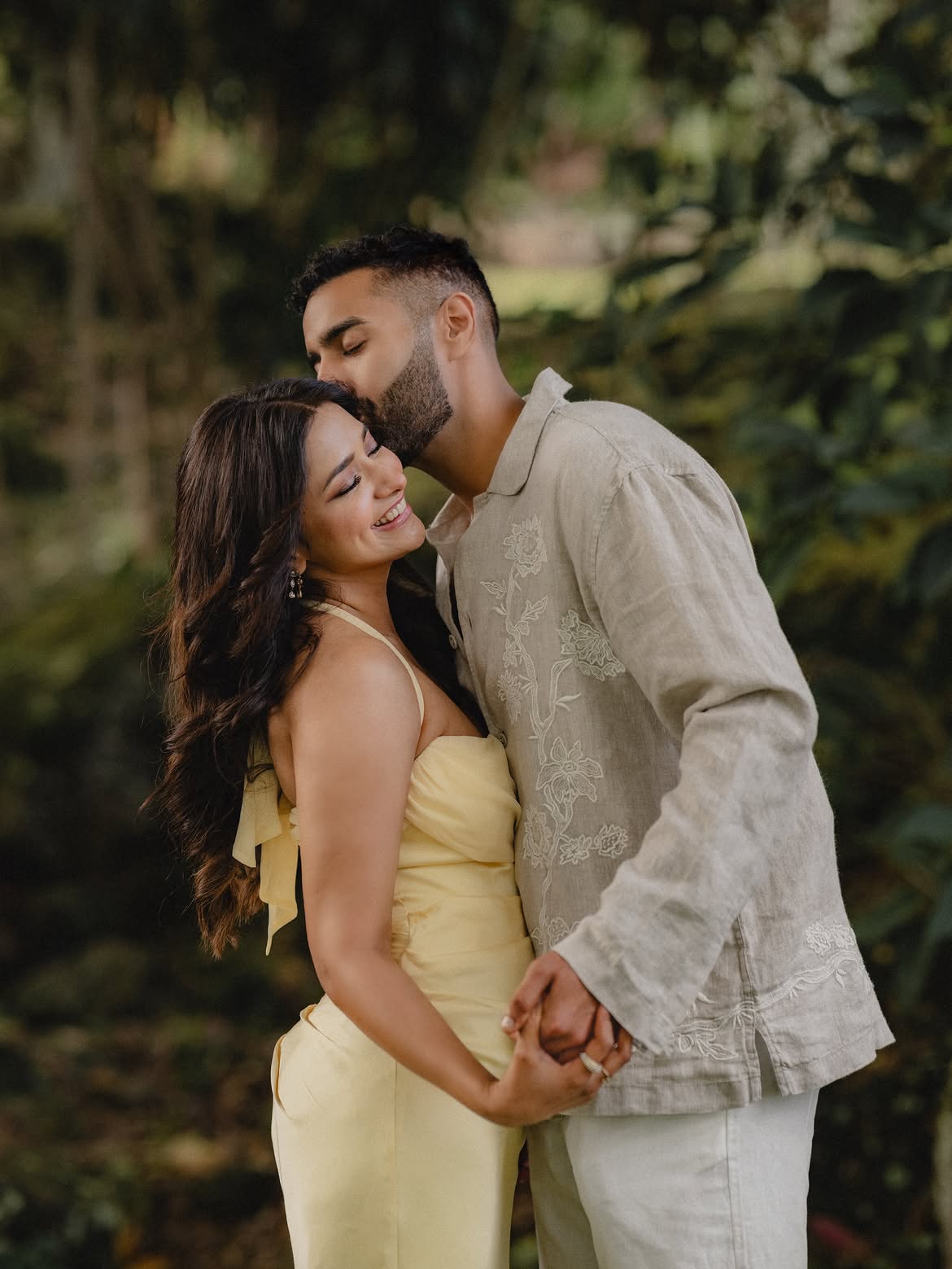 Jiyaa Shankar Engaged with Kaaran Shares Photos