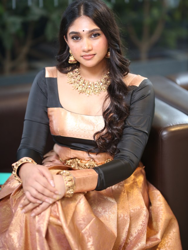 Jovika Vijaykumar Stunning Looks with Huge Ornaments