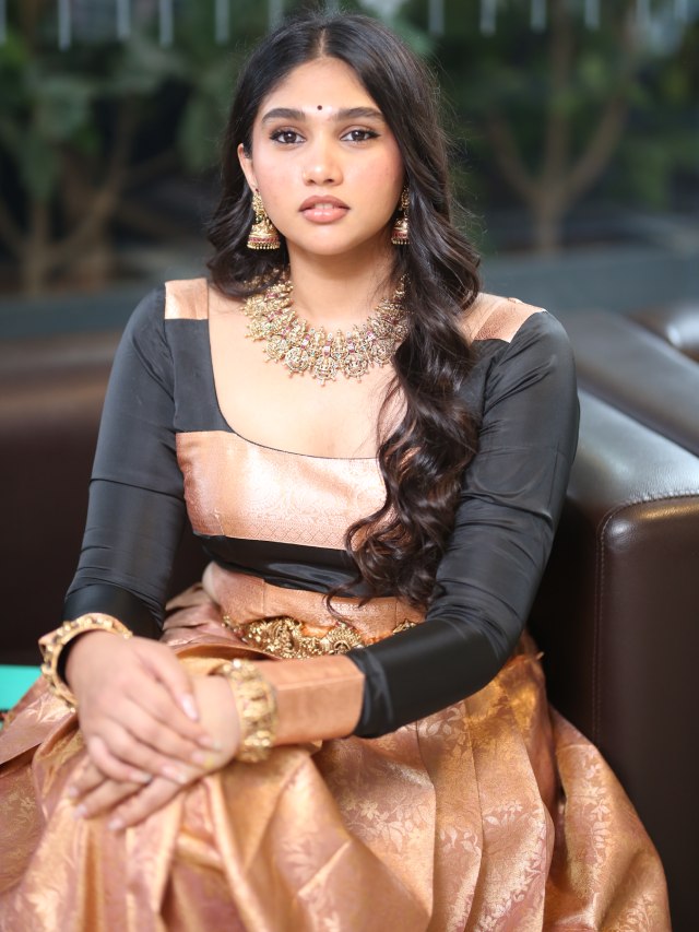 Jovika Vijaykumar Stunning Looks with Huge Ornaments