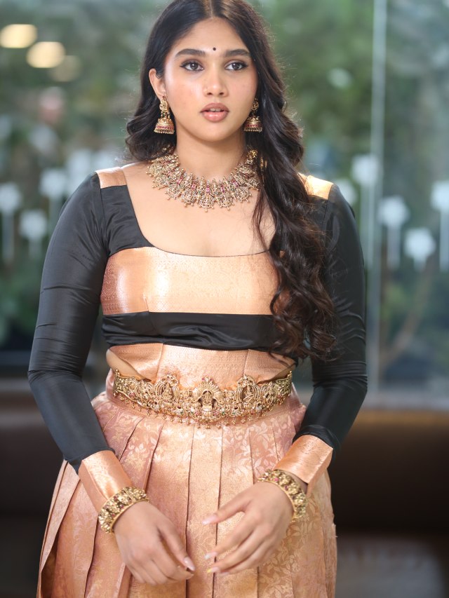 Jovika Vijaykumar Stunning Looks with Huge Ornaments