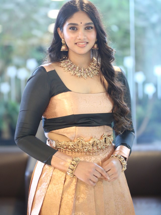 Jovika Vijaykumar Stunning Looks with Huge Ornaments