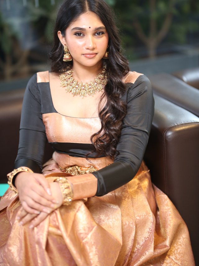 Jovika Vijaykumar Stunning Looks with Huge Ornaments