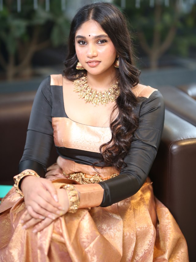 Jovika Vijaykumar Stunning Looks with Huge Ornaments