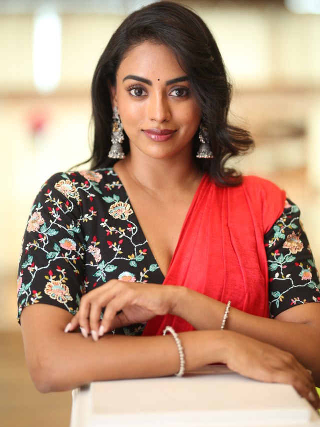 Kamakshi Bhaskarla Stunning Looks in Saree