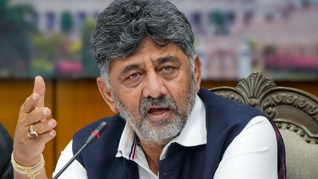 DK Shivakumar: ‘వందేమాతరం’ రెండు చరణాలే పాడతాం.. డీకే శివకుమార్ సంచలన ప్రకటన