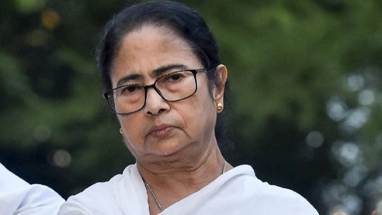 Mamata Banerjee: మమతా బెనర్జీకి హైకోర్టు ఊహించని షాక్.. సుమోటోగా FIR నమోదు