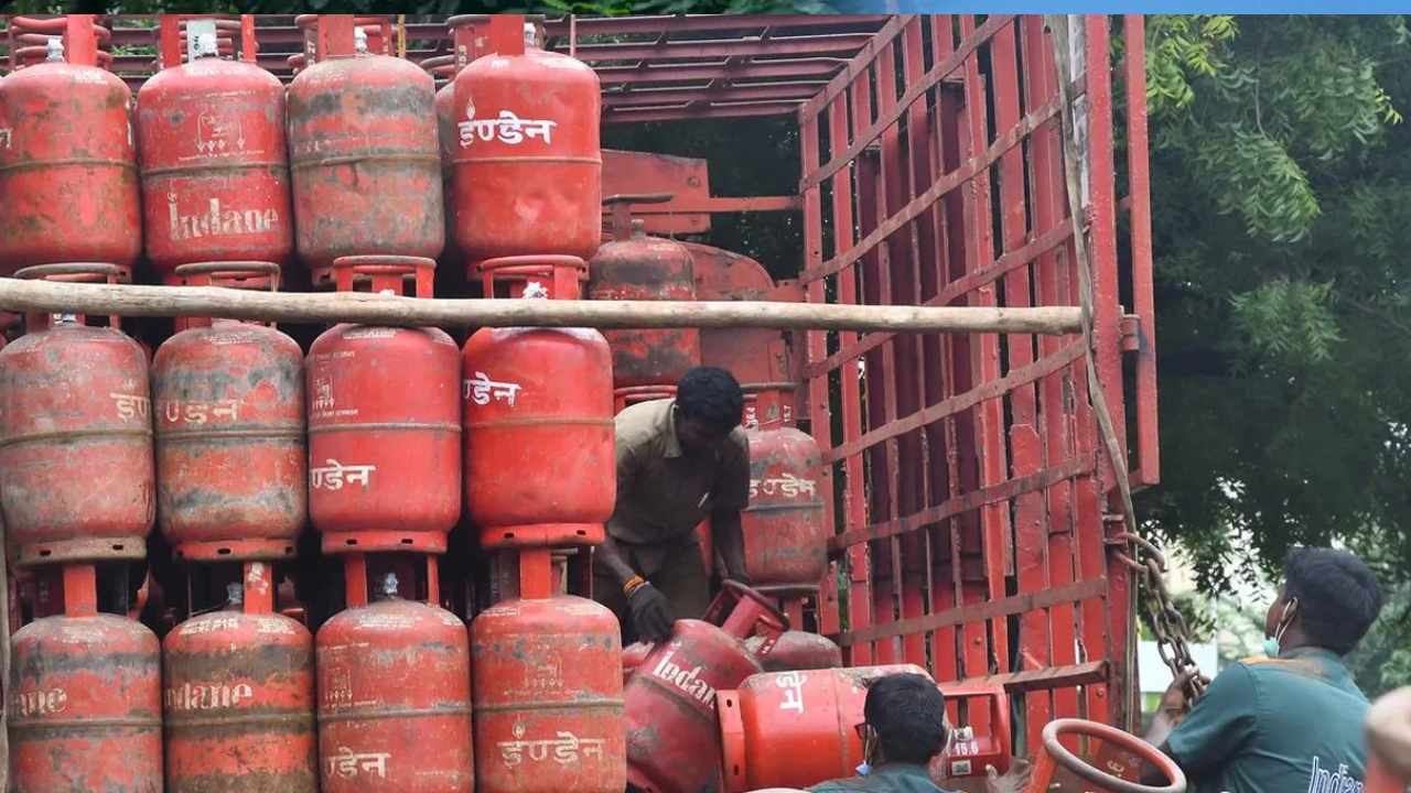LPG e-KYC Alert : LPG గ్యాస్ కస్టమర్లకు ఇదే లాస్ట్ ఛాన్స్.. ఆగస్ట్ 16లోపు ఇలా చేయండి.. లేదంటే భారీ నష్టం..!