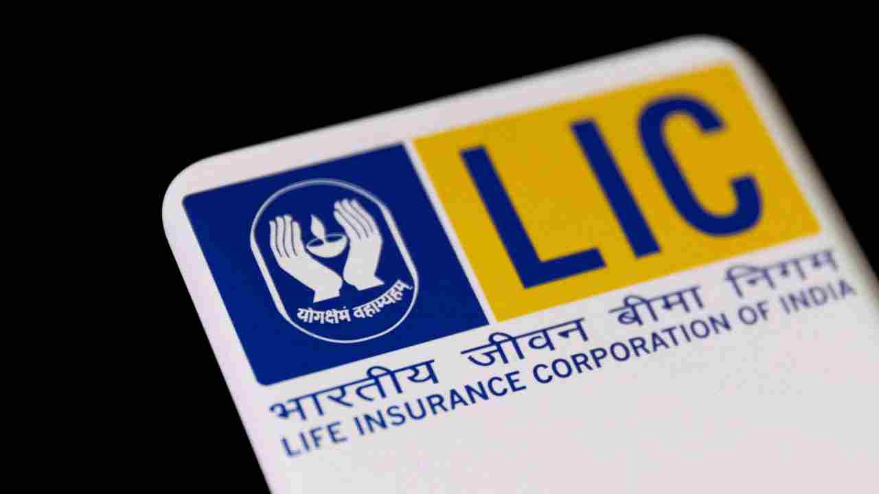 LIC: అగ్రస్థానంలో ప్రభుత్వ దిగ్గజం ‘ఎల్ఐసీ’.. రూ.13,492 కోట్ల నికర లాభం