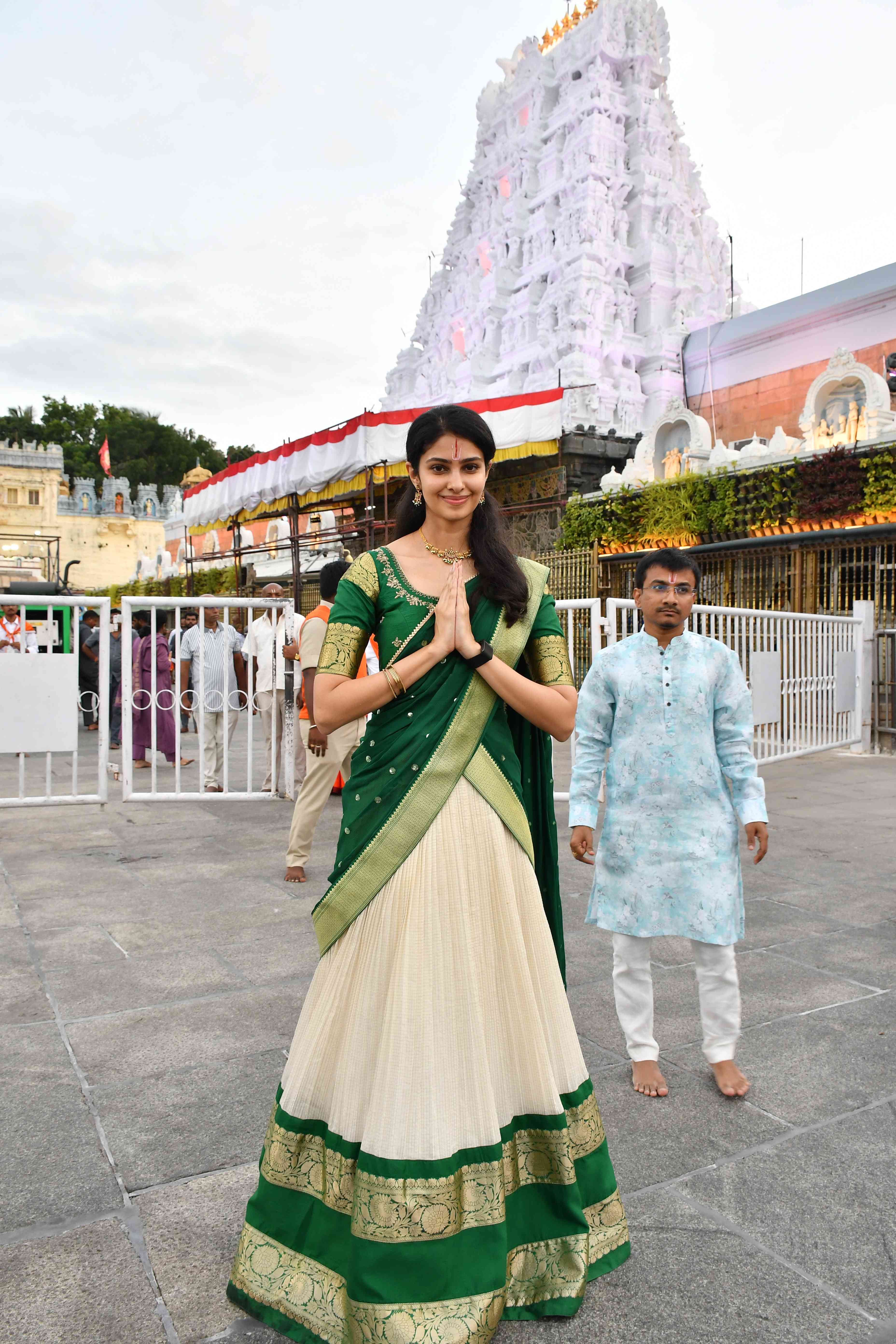 Manasa Varanasi Visits Tirumala Temple