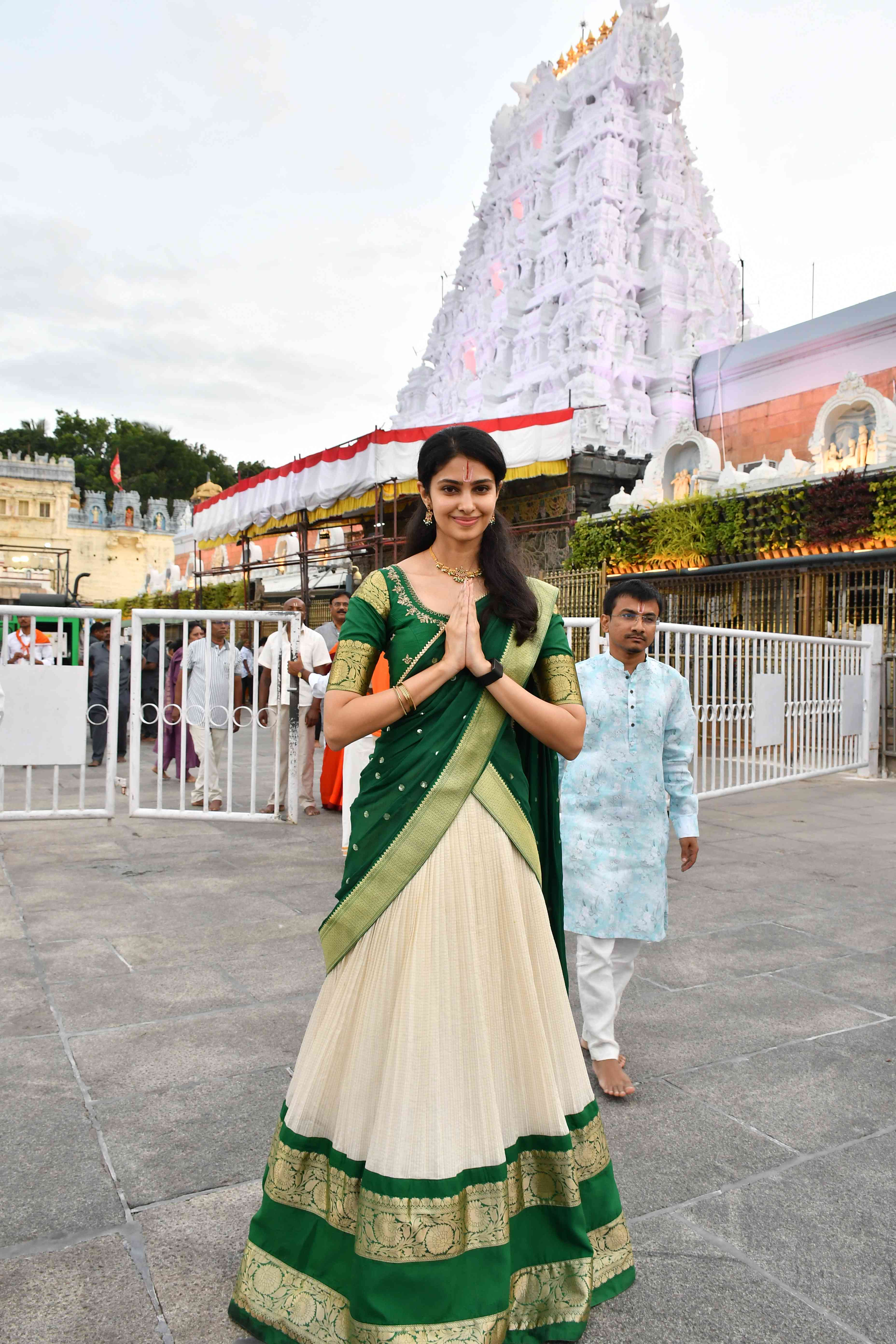 Manasa Varanasi Visits Tirumala Temple